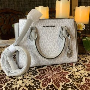 Michael Kors Medium Signature Crossbody HandBag